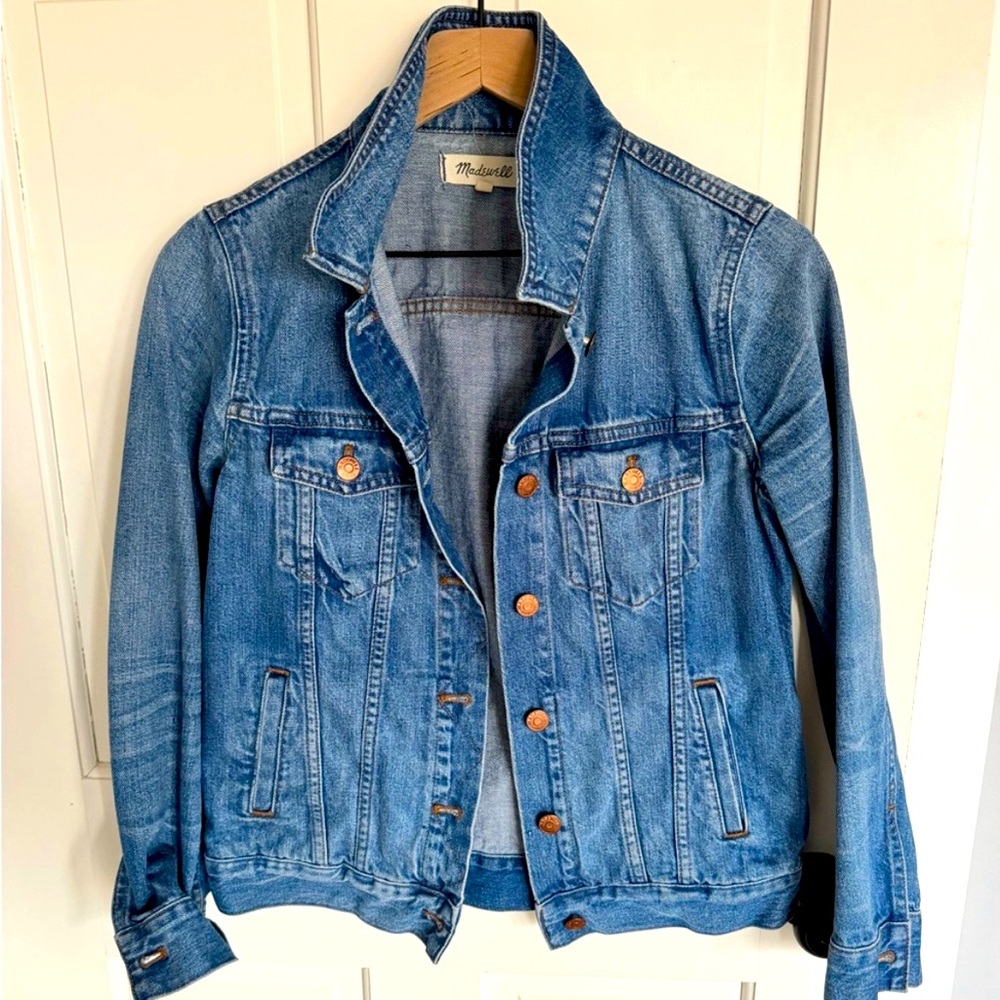 Madewell classic denim jacket. In great condition.